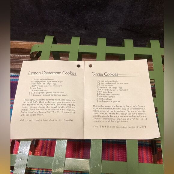 Brown Bag Cookie Art 1992 Stoneware Baking Mold With Recipe Booklet Hill Design - Picture 5 of 8